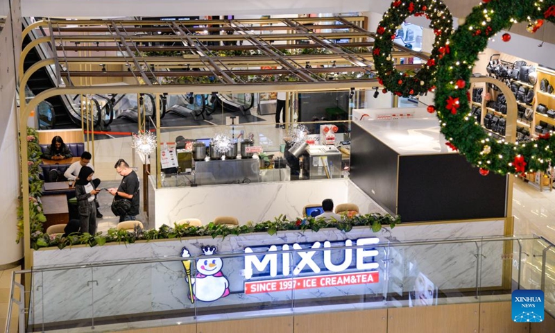 This photo taken on Nov. 29, 2024 shows a Mixue store in Jakarta, Indonesia. Chinese tea and coffee drink brands such as Mixue, Cotti Coffee, and Shuyi Grass Jelly have gradually expanded the market in Indonesia in recent years. (Photo: Xinhua)