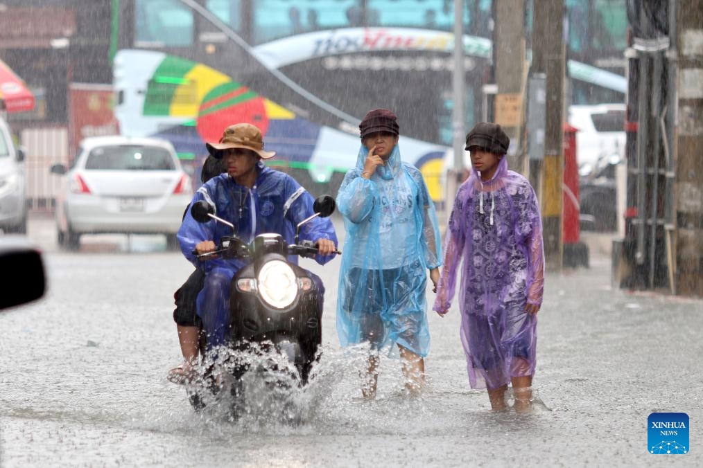 People walk in flood water in Yala Province, Thailand, Nov. 27, 2024. The death toll from severe flooding in southern Thailand has risen to 25, with six provinces remaining inundated as water levels gradually receded, the Department of Disaster Prevention and Mitigation reported on Tuesday. Over 664,000 households in 10 provinces have been affected by heavy rainfall and flash floods since Nov. 22, and nearly 29,000 people have been evacuated to temporary shelters, the department said in a statement. (Photo: Xinhua)