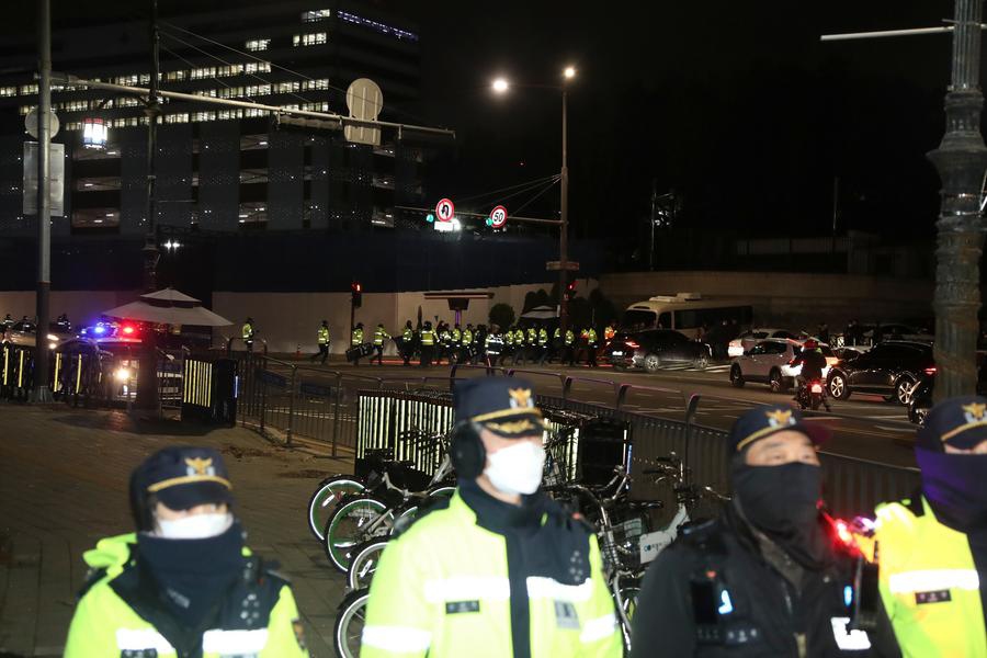 Police are deployed to maintain order outside the presidential office in Seoul, South Korea on Dec. 4, 2024. (Photo: Xinhua)