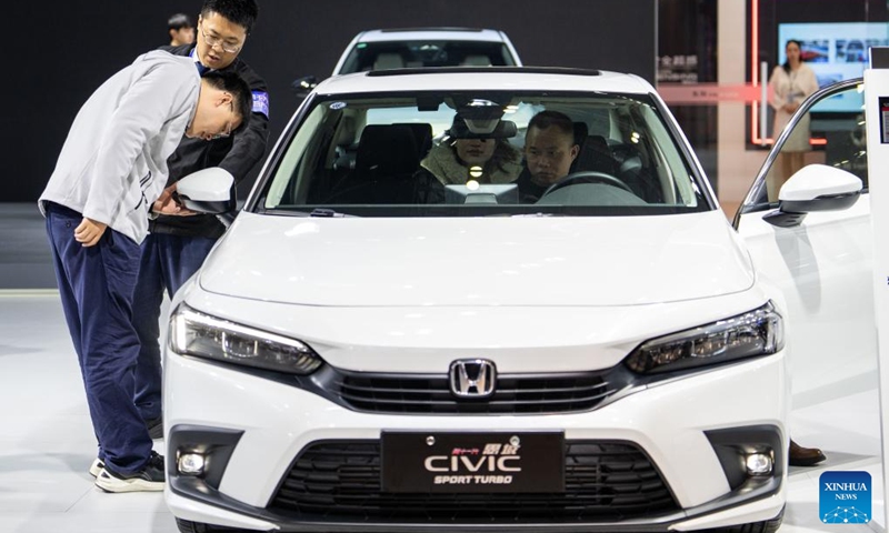 Visitors learn about a car at the 20th China (Changsha) International Automobile Exposition in Changsha, central China's Hunan Province, Dec. 4, 2024. The 6-day exposition, with an exhibition area of 120,000 square meters, kicked off on Wednesday at the Changsha International Convention and Exhibition Center, showcasing more than 1,000 vehicles from over 80 automobile brands. Photo: Xinhua