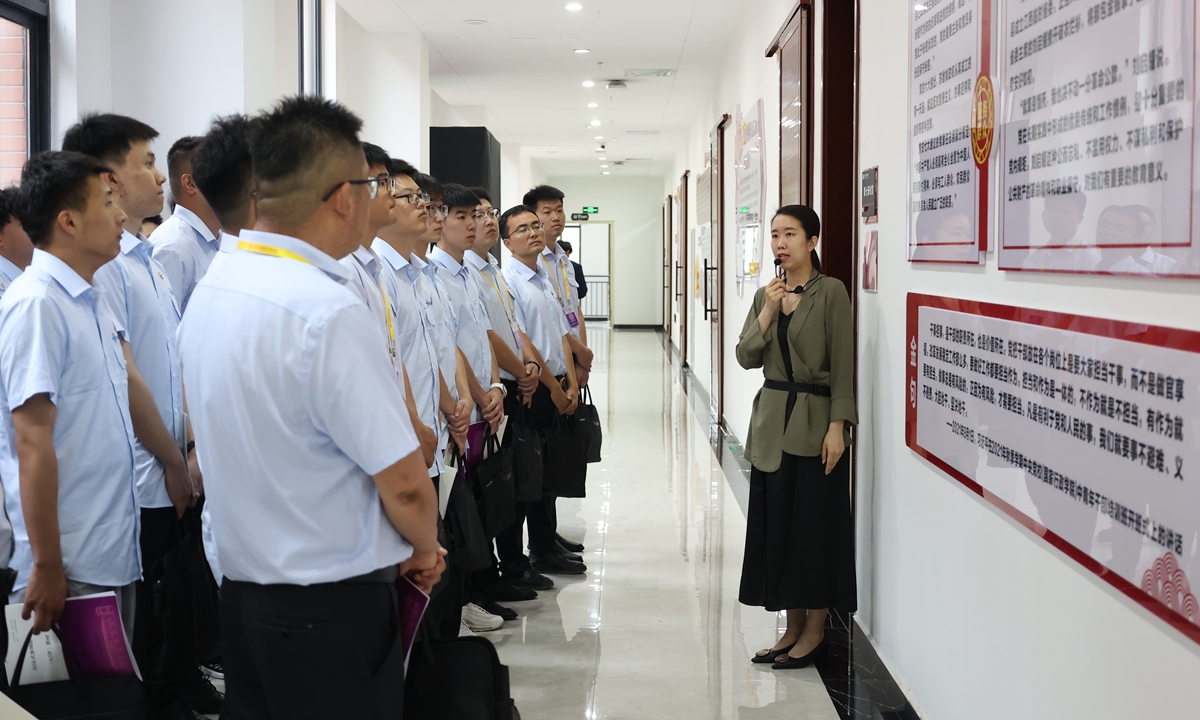 Meng Fanyu shares the spirit of Jiao Yulu with students at the Henan Jiao Yulu Executive Leadership Academy. Photo: Courtesy of the academy 