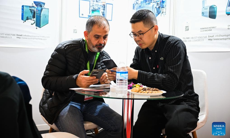 A visitor talks with a Chinese exhibitor at China Plastics Industry (Türkiye) Brand Exhibition in Istanbul, Türkiye, Dec. 4, 2024. The four-day-long exhibition opened here on Wednesday and is held in parallel with the Plast Eurasia Istanbul 2024. Photo: Xinhua