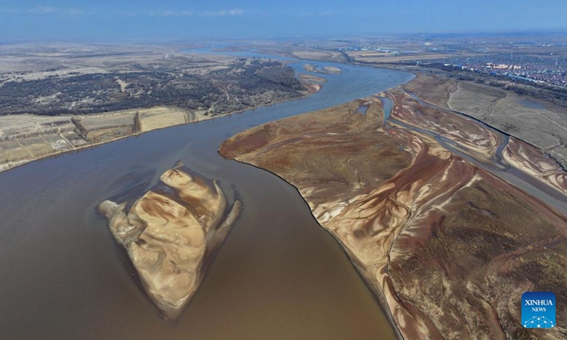 An aerial drone photo taken on Dec. 4, 2024 shows a view of the Yellow River in Shizuishan, northwest China's Ningxia Hui Autonomous Region. (Photo: Xinhua)