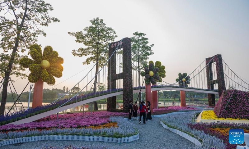 People visit the 2024 Xiaolan chrysanthemum exhibition in Xiaolan Town of Zhongshan City, south China's Guangdong Province, Dec. 5, 2024. The 2024 Xiaolan chrysanthemum exhibition is held here from Nov. 29 to Dec. 18. This year's exhibition will showcase over 1,000 varieties of chrysanthemums. (Photo: Xinhua)