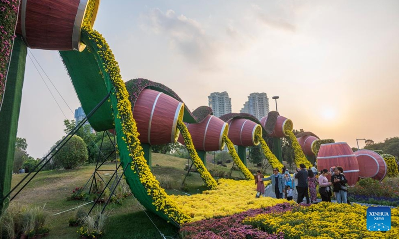 People visit the 2024 Xiaolan chrysanthemum exhibition in Xiaolan Town of Zhongshan City, south China's Guangdong Province, Dec. 5, 2024. The 2024 Xiaolan chrysanthemum exhibition is held here from Nov. 29 to Dec. 18. This year's exhibition will showcase over 1,000 varieties of chrysanthemums. (Photo: Xinhua)