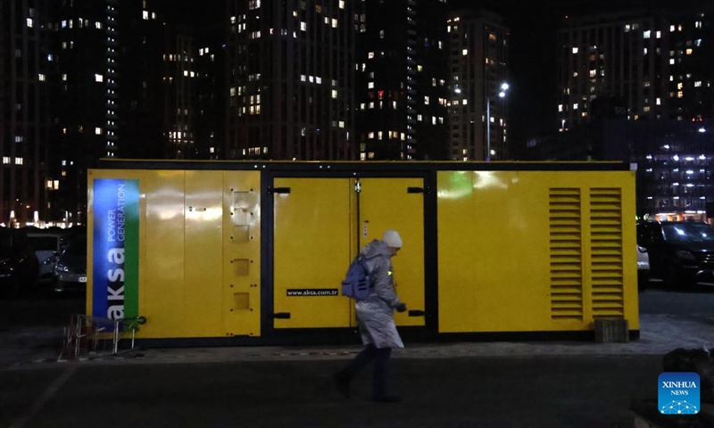 A pedestrian walks past an electric generator in Kiev, Ukraine, Dec. 4, 2024. Photo: Xinhua