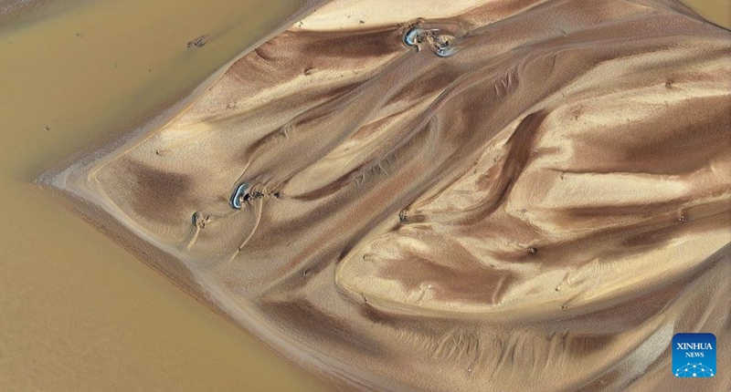 An aerial drone photo taken on Dec. 4, 2024 shows a view of the Yellow River in Shizuishan, northwest China's Ningxia Hui Autonomous Region. Photo: Xinhua