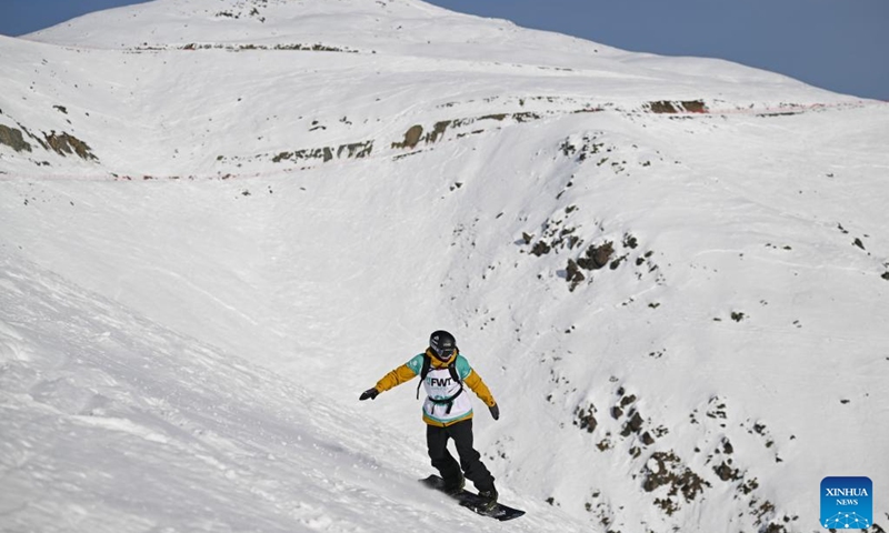 Zhu Jiangchen competes during the Snowboard Men catagory event at the 2024/25 FWT Hemu Freeride week 3 Star qualifier at the Jikepulin International Ski Resort in Altay Prefecture, northwest China's Xinjiang Uygur Autonomous Region on Dec. 7, 2024. Photo: Xinhua