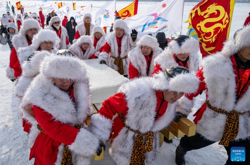 Ice collecting crew transport an ice cube during an ice collecting festival in Harbin, northeast China's Heilongjiang Province, Dec. 7, 2024. Marking the beginning of Harbin's ice collecting season, the fifth ice collecting festival kicked off here by the Songhua River on Saturday, attracting lots of people with ice collecting ceremony and performances. Photo: Xinhua