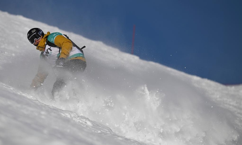 Zhu Jiangchen competes during the Snowboard Men catagory event at the 2024/25 FWT Hemu Freeride week 3 Star qualifier at the Jikepulin International Ski Resort in Altay Prefecture, northwest China's Xinjiang Uygur Autonomous Region on Dec. 7, 2024. Photo: Xinhua