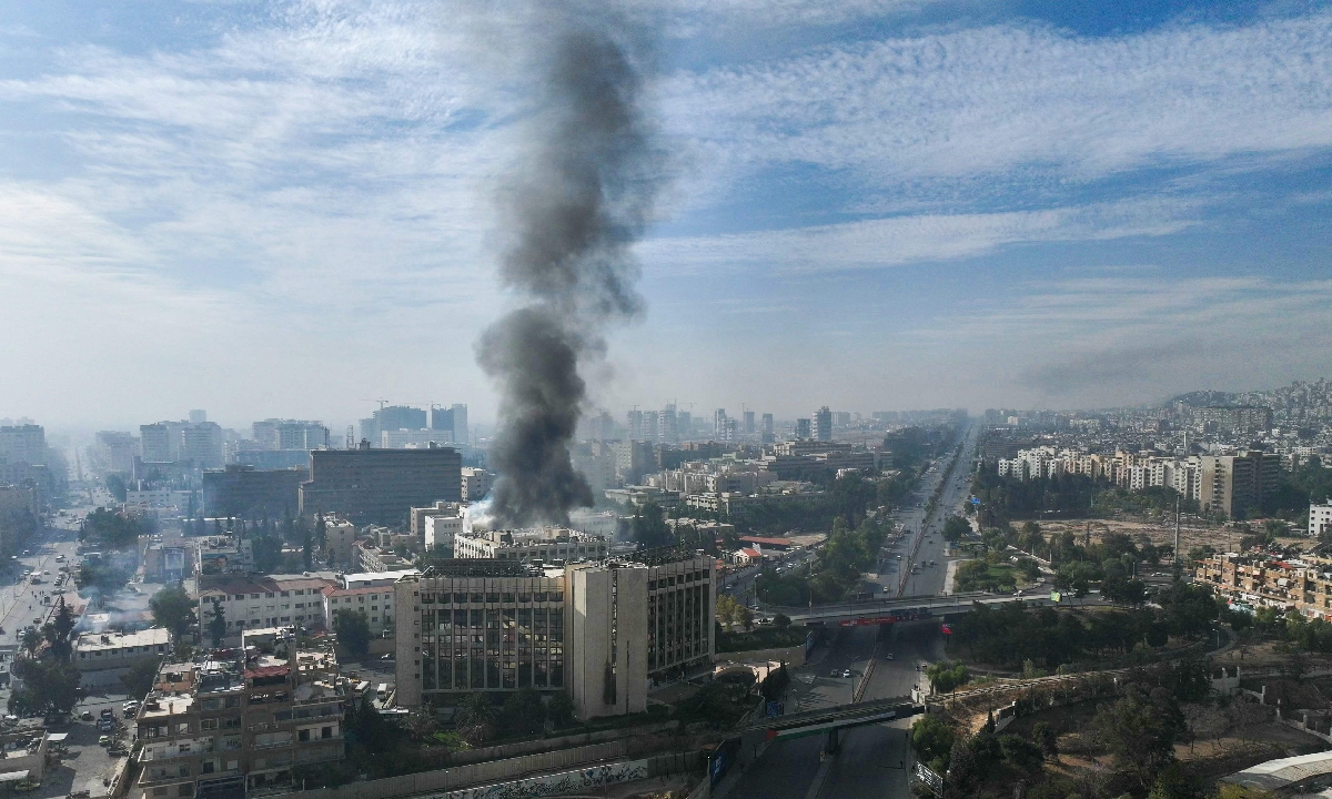 This aerial photo shows smoke billowing from a building in Damascus on December 8, 2024. Rebels declared that they have taken Damascus on December 8. Photo: VCG