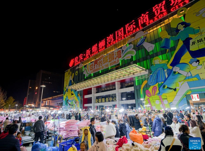 Tourists visit a night fair in Kunming City, southwest China's Yunnan Province, Dec. 7, 2024. In recent years, Kunming has stepped up its efforts to enrich citizen's life by developing night fair compounds. Photo: Xinhua