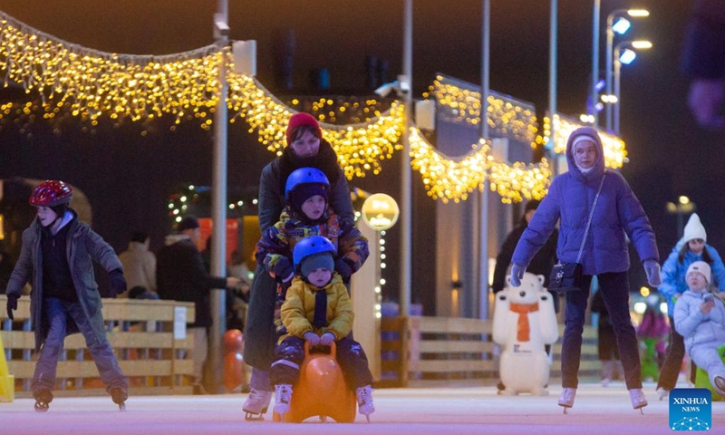 People enjoy themselves at a skating rink in St. Petersburg, Russia, Dec. 7, 2024. Photo: Xinhua