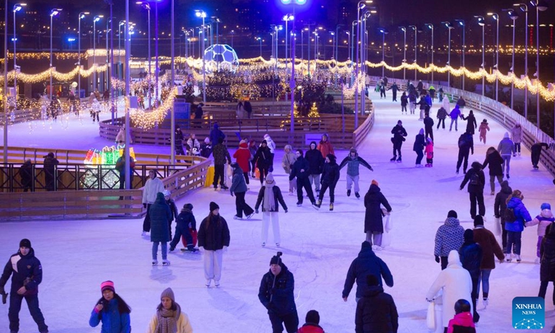 People enjoy themselves at a skating rink in St. Petersburg, Russia, Dec. 7, 2024. Photo: Xinhua