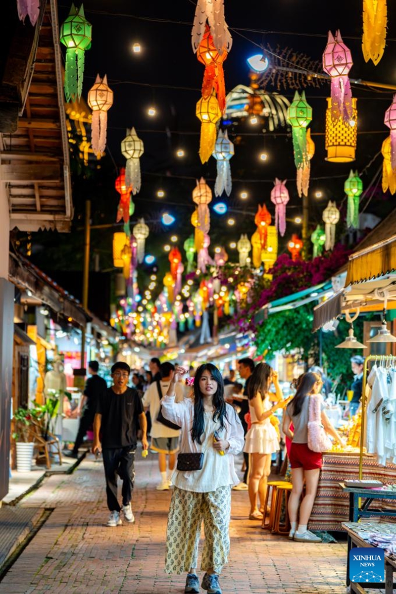 Tourists visit the Starlight Night Market in Jinghong City of Xishuangbanna Dai Autonomous Prefecture, southwest China's Yunnan Province, Dec. 7, 2024. The night market is a destination to experience the customs of Dai ethnic group. Photo: Xinhua