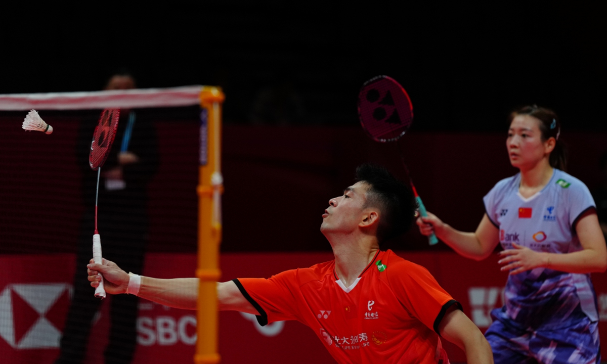 Chinese shuttlers Zheng Siwei (left) and Huang Yaqiong practice during a training session ahead of the BWF World Tour Finals 2024 at Hangzhou Olympic Sports Centre Stadium on December 10, 2024 in Hangzhou, East China's Zhejiang Province. The BWF World Tour Finals 2024 is set to be held from Wednesday to Sunday. Photo: VCG