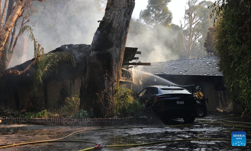 A firefighter battles wildfire in Malibu, California, the United States, Dec. 10, 2024. (Photo: ecns.cn)