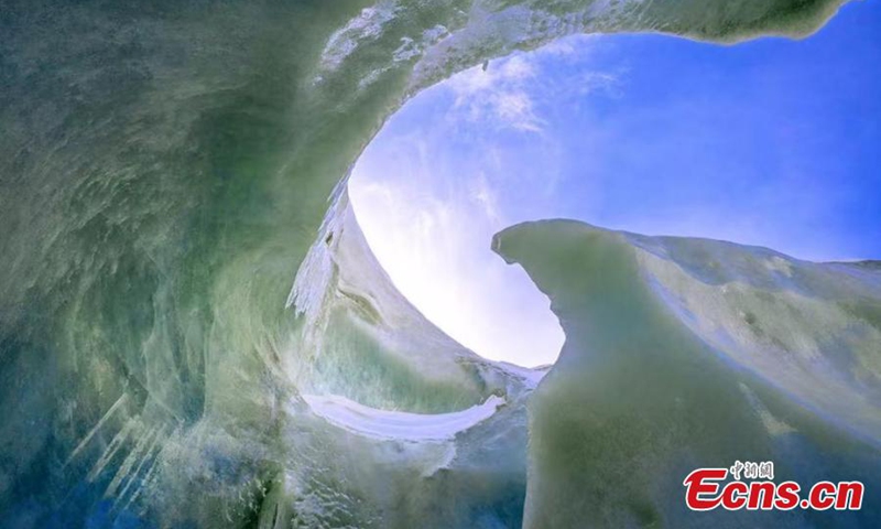 Stunning scenery of Dunde Ice Cap summit in the glacier in Qaidam Basin, northwest China's Qinghai Province. (Photo: ecns.cn)