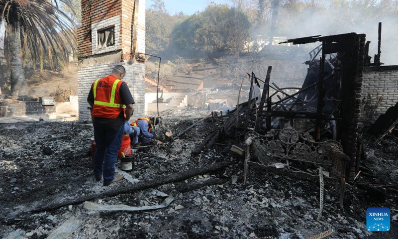 Gas company workers work at the site of a destroyed home in Malibu, California, the United States, Dec. 10, 2024. (Photo: ecns.cn)