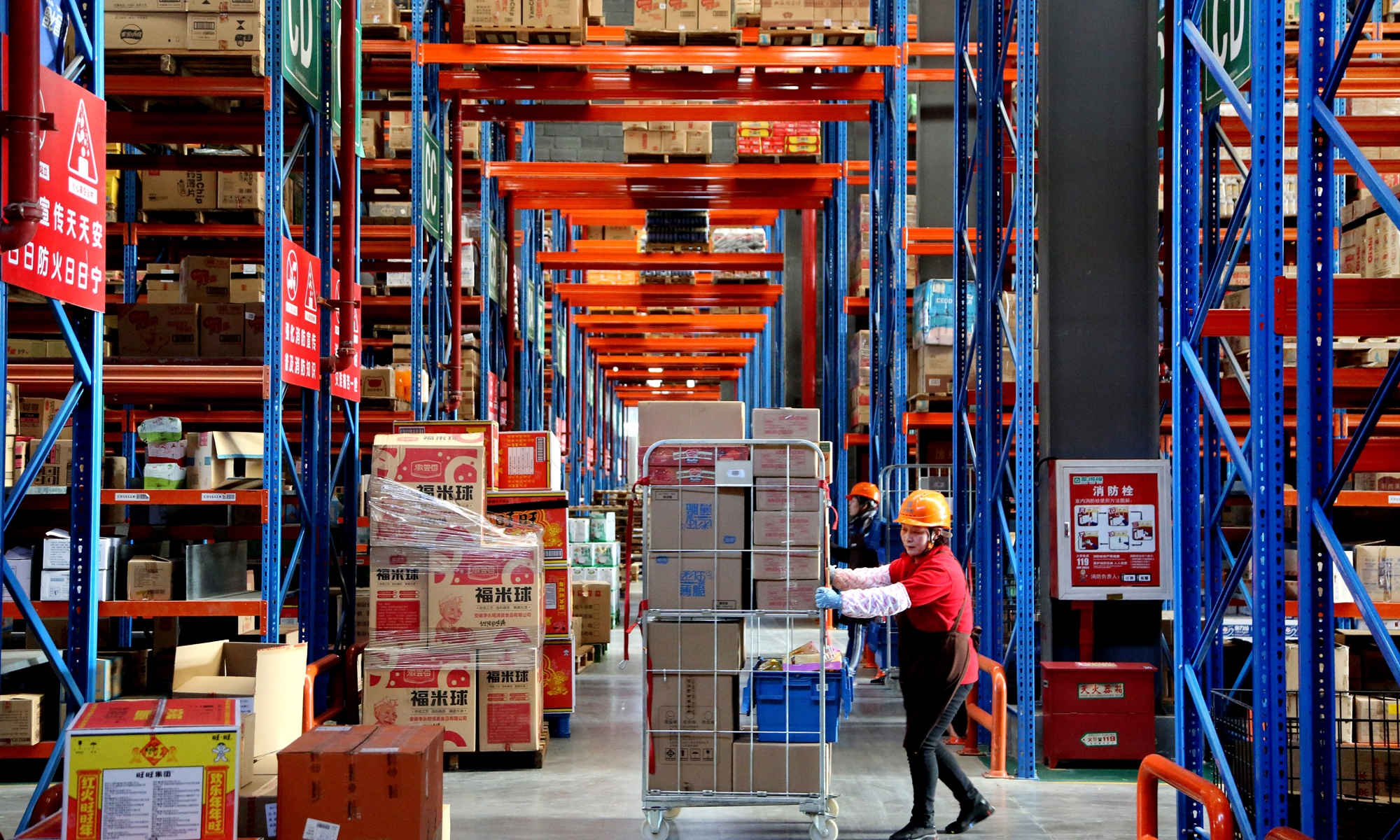 A worker arranges goods at a warehouse of an e-commerce platform at Lianyungang, East China's Jiangsu Province. Online retailers have been working day and night to prepare for the upcoming Double 12 shopping festival. Photo: CNSphoto