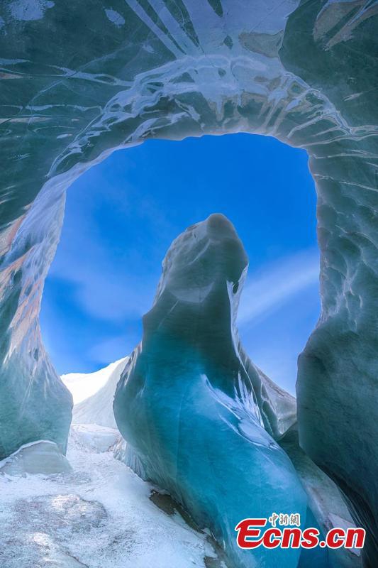 Stunning scenery of Dunde Ice Cap summit in the glacier in Qaidam Basin, northwest China's Qinghai Province. (Photo: ecns.cn)