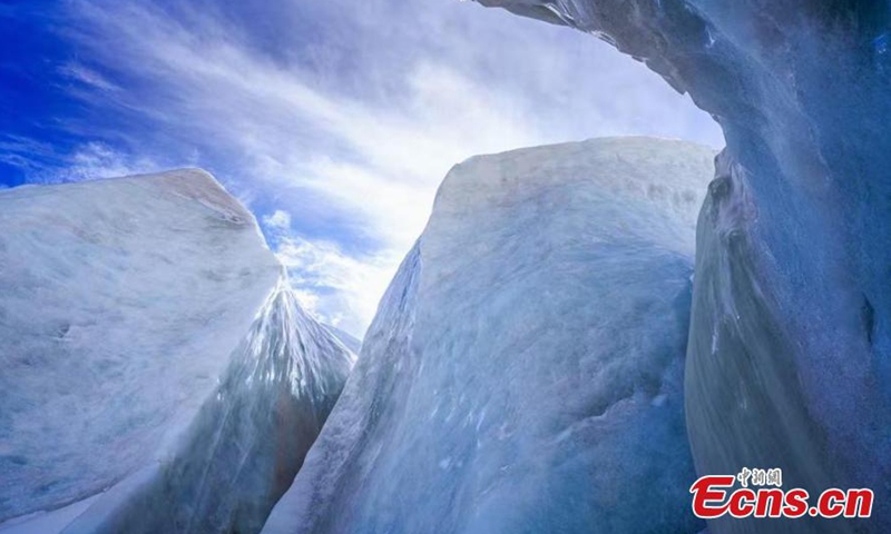 Stunning scenery of Dunde Ice Cap summit in the glacier in Qaidam Basin, northwest China's Qinghai Province. (Photo: ecns.cn)