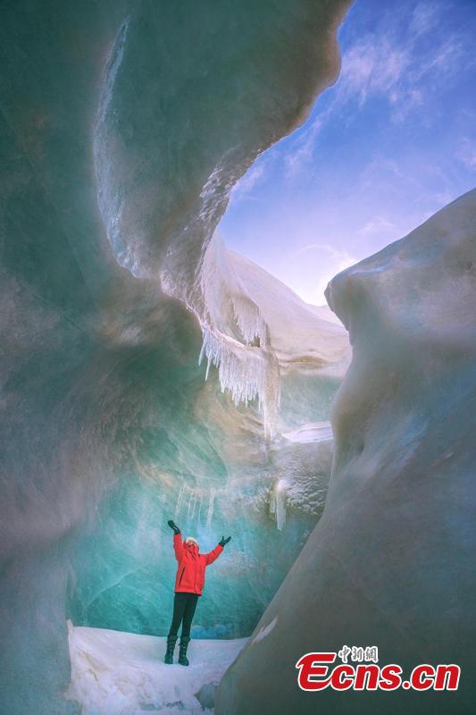 Stunning scenery of Dunde Ice Cap summit in the glacier in Qaidam Basin, northwest China's Qinghai Province. (Photo: ecns.cn)