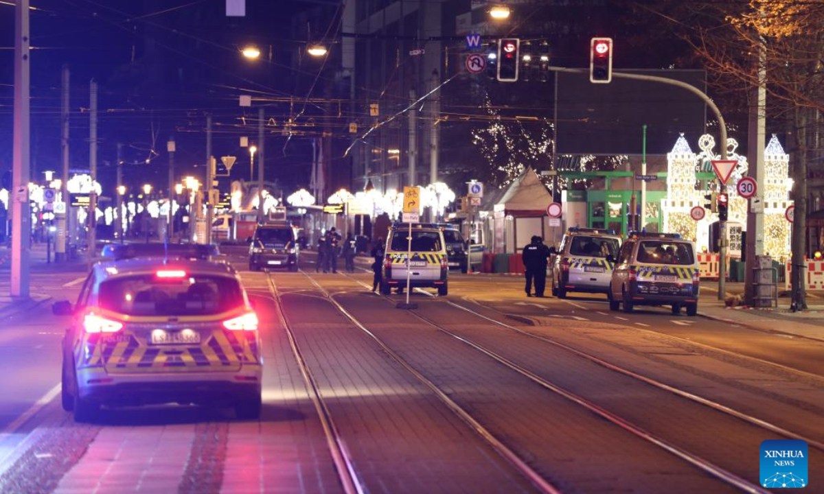 This photo shows a street cordoned off near a Christmas market where a car rammed into a crowd in Magdeburg, Germany, Dec. 21, 2024. A car plowed through a Christmas market in the central German city of Magdeburg on Friday evening, killing at least two people - an adult and a small child - and injuring over 60, Saxony-Anhalt's state premier announced.(Photo：Xinhua)