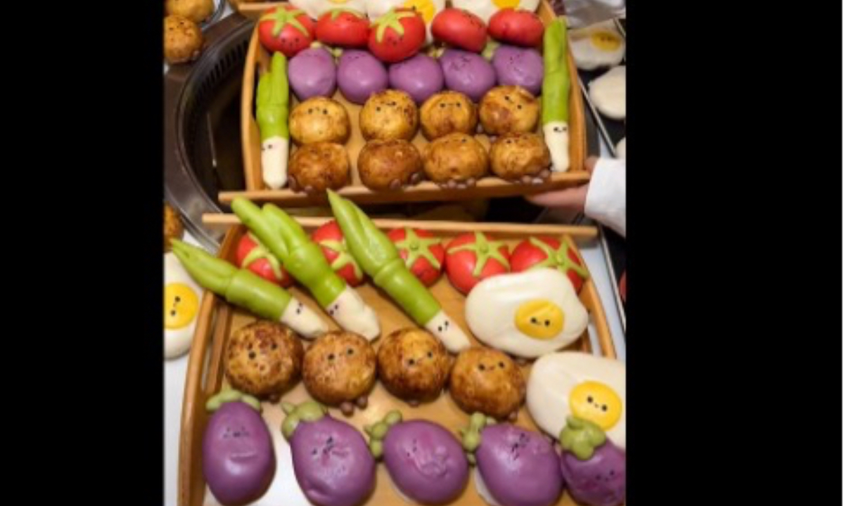 Plush toy-shaped staple foods in an iron pot. Photo: Screenshot from Sina Weibo