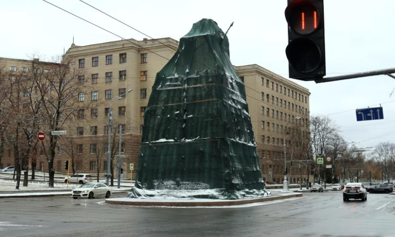 This photo taken on Dec. 12, 2024 shows a wrapped statue in Kharkiv, Ukraine. (Photo by Peter Druk/Xinhua)