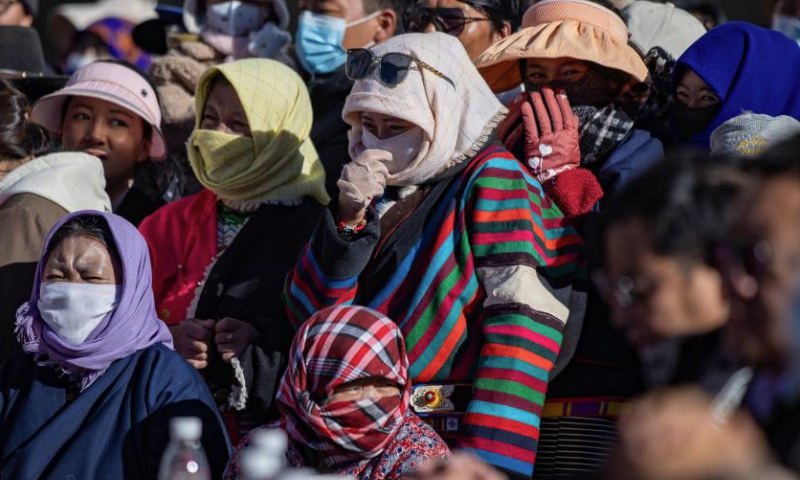 Residents watch a performance at the opening of a trading fair at the Singpori relocation site in Shannan, southwest China's Xizang Autonomous Region, Dec. 17, 2024. A six-day trading fair kicked off on Tuesday at the Singpori relocation site, which is home to more than 30,000 relocated residents.

Singpori sits on the north bank of the Yarlung Zangbo River in the city of Shannan, at an altitude of 3,600 meters. (Xinhua/Jiang Fan)