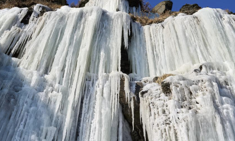 This photo taken on Dec. 18, 2024 shows icefalls by the sea in Vladivostok, Russia. As the temperature continues to drop in winter, massive icefalls are formed on the seashore of Vladivostok. (Photo by Guo Feizhou/Xinhua)