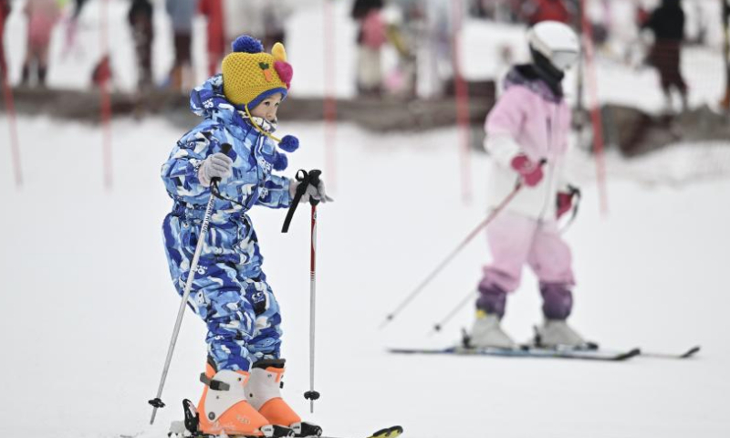 Tourists ski at Yuehai Ski Resort in Yinchuan, northwest China's Ningxia Hui Autonomous Region, Dec. 22, 2024. (Xinhua/Wang Peng)