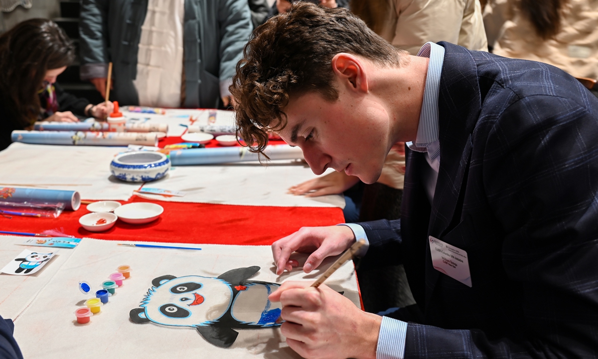 An American youngster draws a panda at a China-US youth exchange activity in Chengdu, Southwest China's Sichuan Province, on January 4, 2024. Photo: VCG