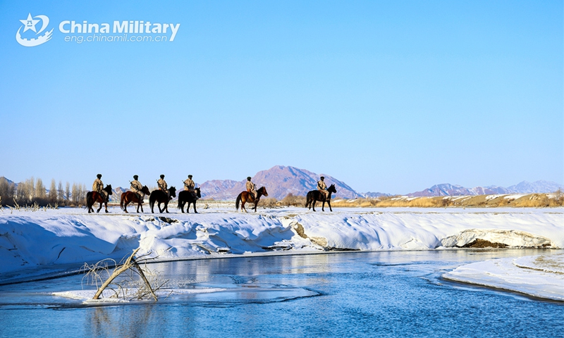 Soldiers attached to the Takixken border defense company under the Chinese PLA Xinjiang Military Command carefully steer their horses to pass through snowfield during a routine patrol mission on November 29, 2024. (eng.chinamil.com.cn/Photo by Xiao Guotao)