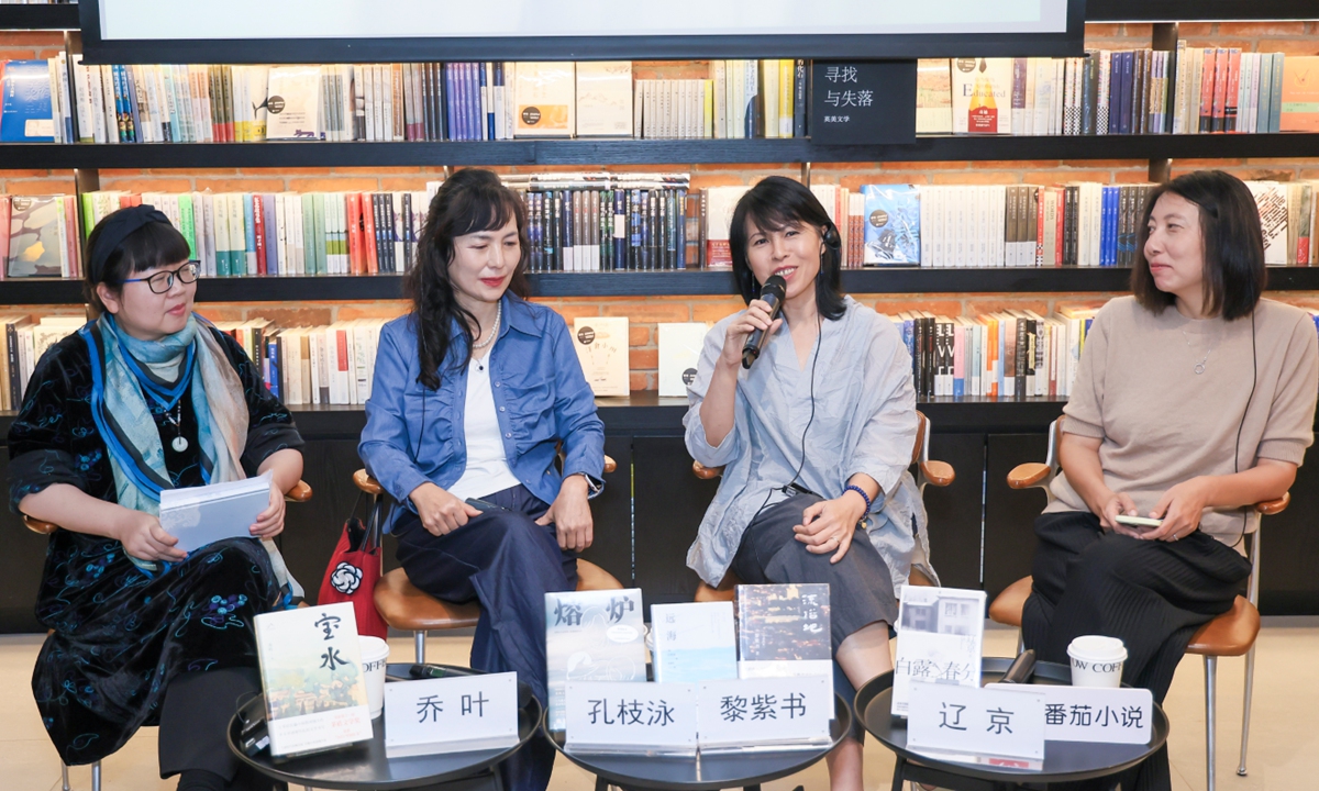 Malaysian-Chinese writer Li Zishu (second from right) speaks during an event also attended by Chinese writer Qiao Ye (first from left) and others. Photo: Courtesy of Beijing October Arts & Literature Publishing House under the BPG