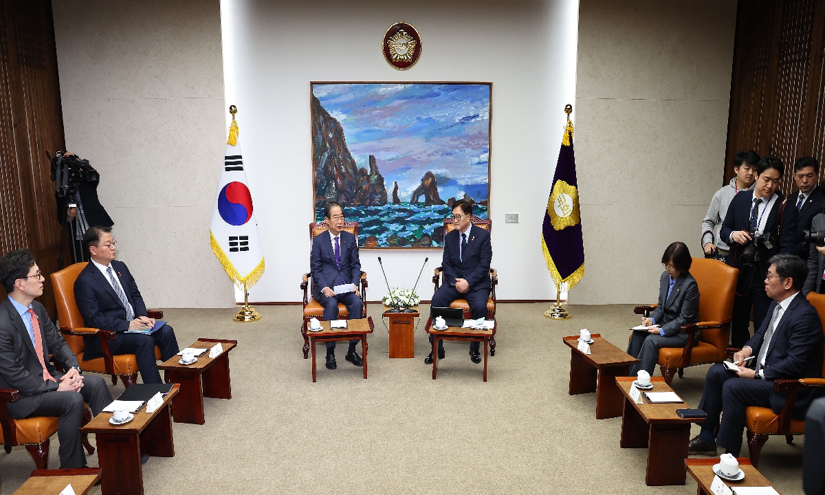 South Korean Acting President Han Duck-soo met with the speaker of the National Assembly on December 15, 2024. Photo: VCG