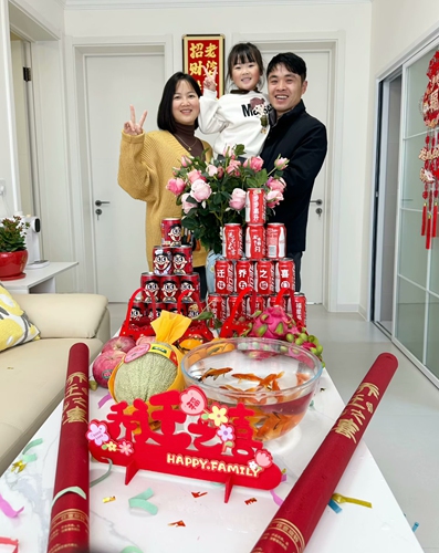 Li Yuanyuan celebrates the 2024 Spring Festival with family members in the new house in Changzhou, East China's Jiangsu Province. Photo: Courtesy of Li Yuanyuan