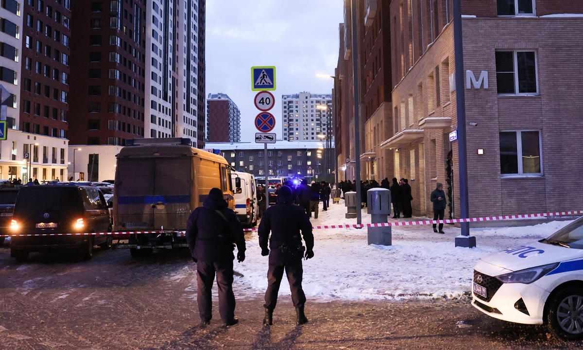 Emergency services are seen at the scene of an explosion at an apartment block in Moscow on December 17, 2024. Earlier in the day, Lieutenant General Igor Kirillov, head of the Russian Armed Forces' radiological, chemical and biological defense troops, and his assistant were killed by an explosion in the building. Russia has opened a terror attack investigation into the explosion, the Russian Investigative Committee said Tuesday. Photo: VCG