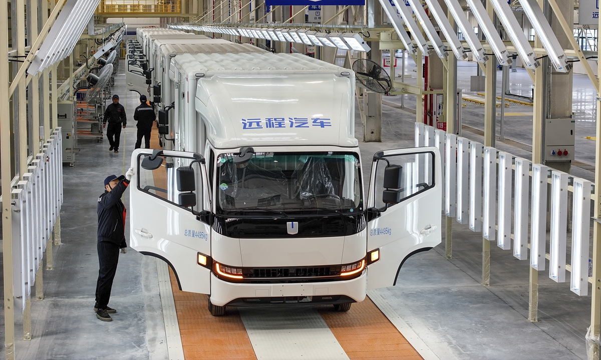 Workers assemble new-energy commercial vehicles at an industrial park in Wenzhou, East China's Jiangsu Province, on December 18, 2024. In November, output and sales of China's commercial vehicles hit 327,000 and 315,000, up 12.8 percent and 5.6 percent compared with previous month, respectively. Photo: VCG