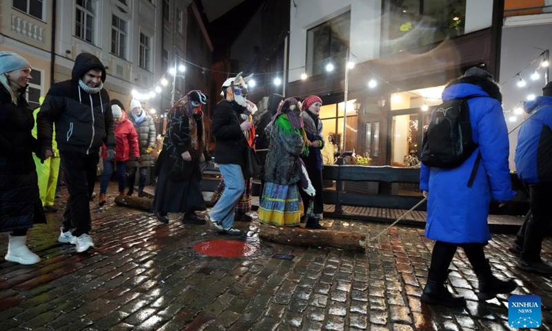 People pull blocks in Riga, Latvia, Dec. 19, 2024.The traditional block-pulling event took place here on Thursday, which symbolically removes the old and gives way to the new year. (Photo by Edijs Palens/Xinhua)