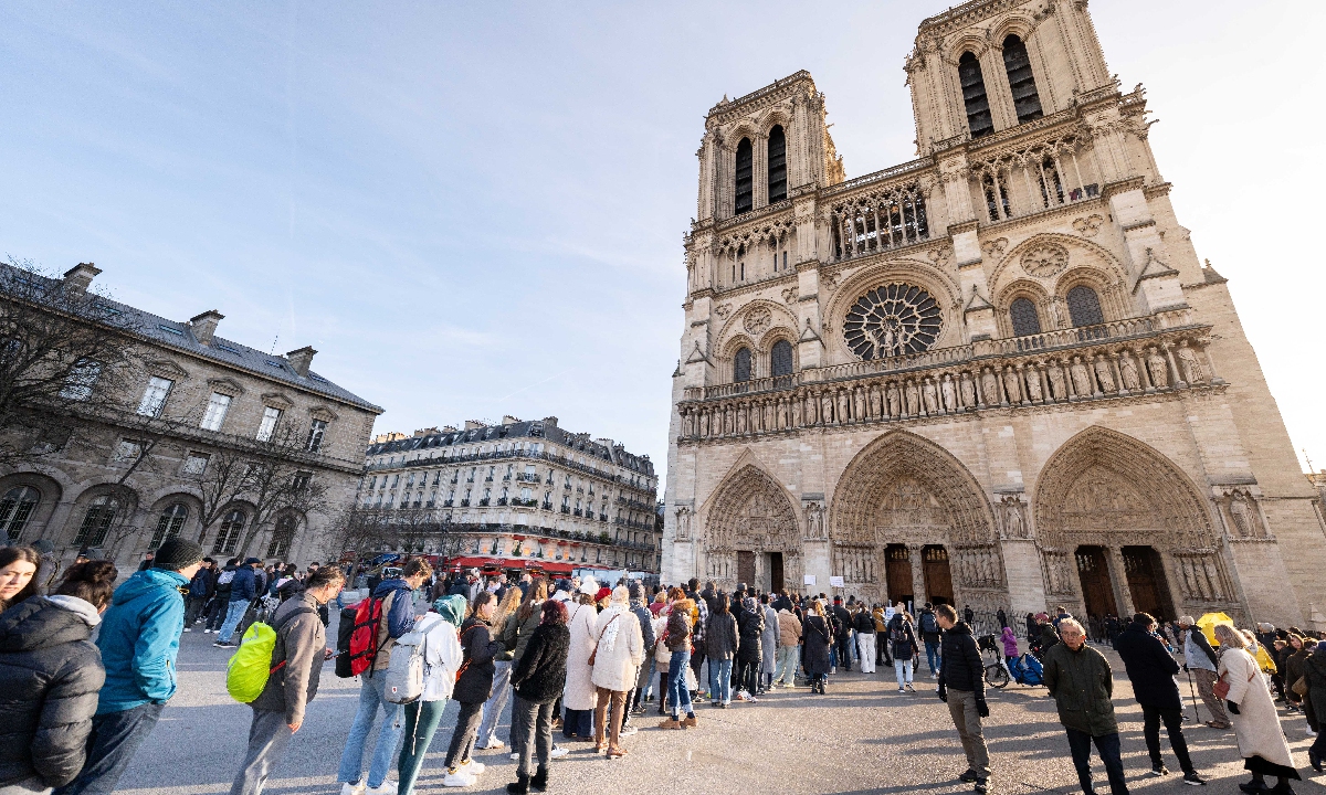 Parisians and tourists queue to enter Notre-Dame de Paris in France on December 20, 2024. The cathedral reopened after it had been closed for five years due to the fire that saw the spire tumble after centuries of staying in place. Photo: VCG