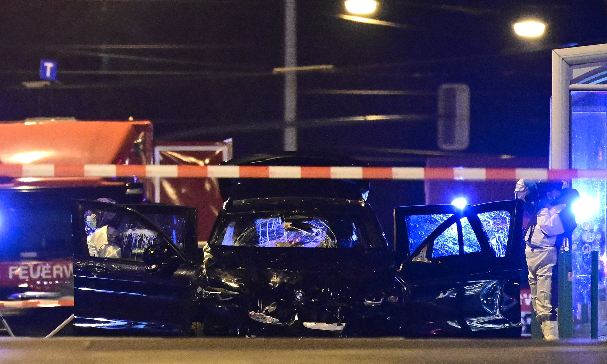 Forensics police inspect the car that rammed into a crowd at a Christmas market in Magdeburg, eastern Germany, on December 21, 2024.Photo: AFP