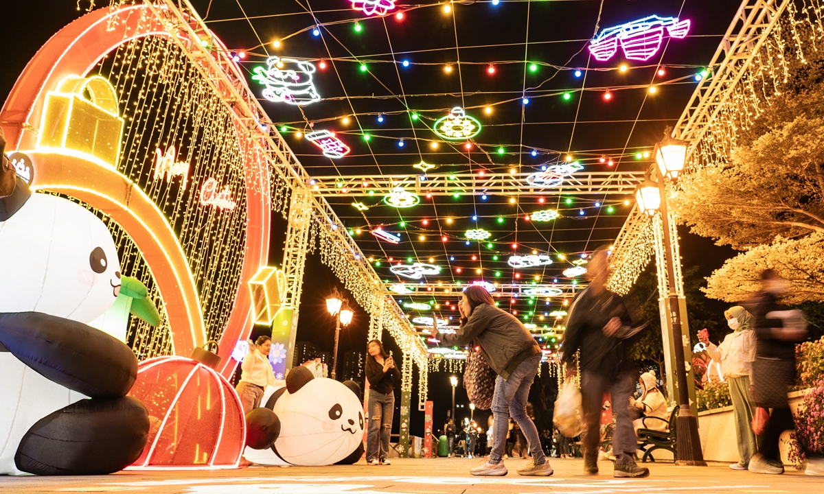 People take photos in front of giant panda lanterns at the Aberdeen Promenade in Hong Kong Special Administrative Region on December 22, 2024. The park was lit up with lanterns to add to the festive atmosphere at the end of the year. Photo: VCG