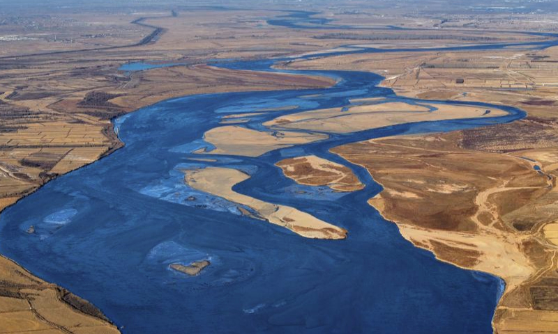 An aerial drone photo taken on Jan. 5, 2025 shows a view of the Yellow River in Shizuishan, northwest China's Ningxia Hui Autonomous Region. (Xinhua/Wang Peng)