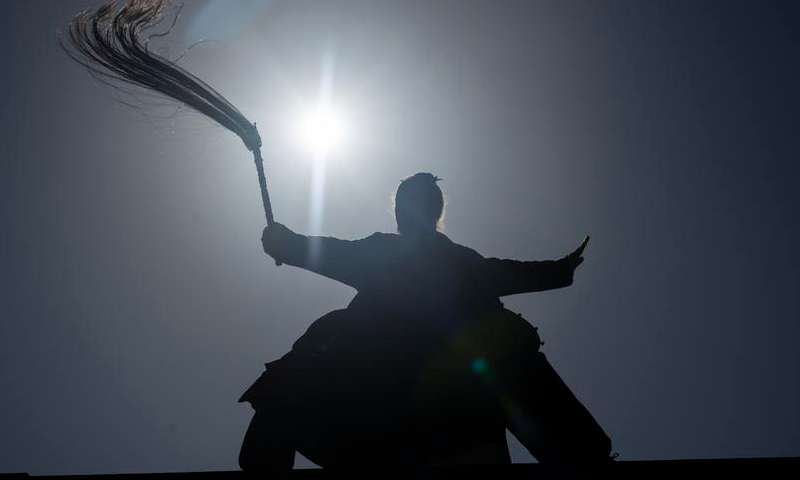 Jake Pinnick practices martial arts at Jade Void Temple in Shiyan City in central China's Hubei Province, Nov. 29, 2024.  (Xinhua/Cai Yang)