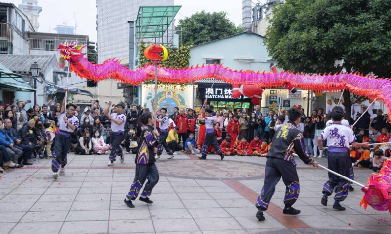 Actors perform dragon dance on International Dragon and Lion Dance Day in south China's Macao, Jan. 1, 2025. (Xinhua/Cheong Kam Ka)