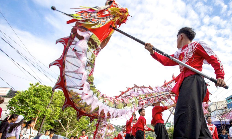 People perform dragon dance during Sepasan Carnival, a cultural event to welcome the New Year, in Padang, West Sumatra Province, Indonesia, Dec. 31, 2024. (Photo by Andri Mardiansyah/Xinhua)