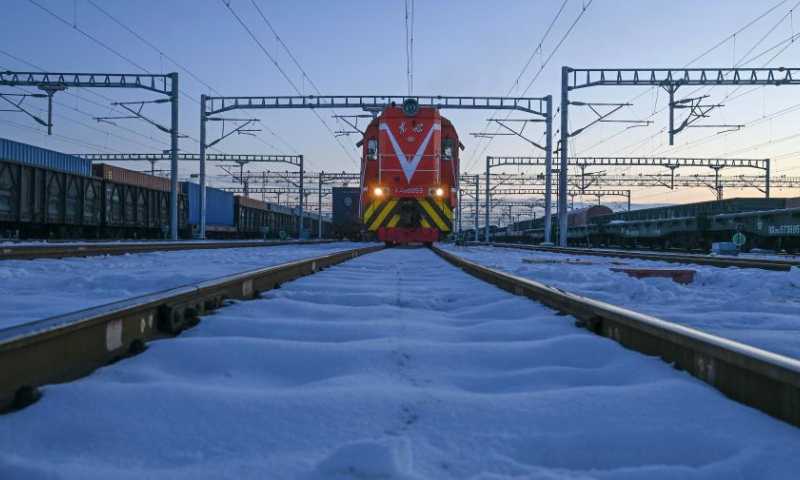 A China-Europe freight train bound for Kazakhstan waits for departure at the standard-gage yard of Horgos railway port in Horgos, northwest China's Xinjiang Uygur Autonomous Region, Dec. 25, 2024.

Horgos Port, a major railway hub in Xinjiang, has facilitated 8,541 China-Europe freight train trips by Dec. 24 this year, according to statistics from the railway department of Horgos Port. (Photo by Wang Wenjie/Xinhua)