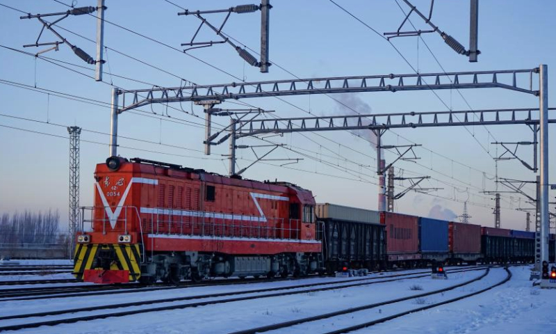 A China-Europe freight train bound for Kazakhstan passes through Horgos railway port in Horgos, northwest China's Xinjiang Uygur Autonomous Region, Dec. 25, 2024.

Horgos Port, a major railway hub in Xinjiang, has facilitated 8,541 China-Europe freight train trips by Dec. 24 this year, according to statistics from the railway department of Horgos Port. (Xinhua/Jin Bowen)